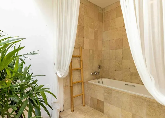 2 Bedroom Private Pool Вилла Семиньяк